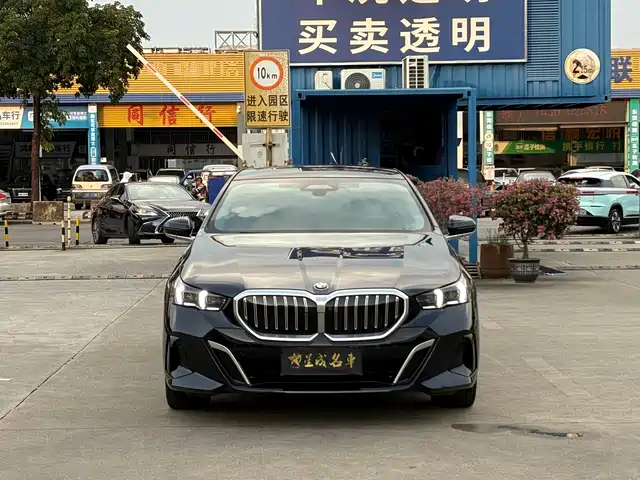 BMW 5 Series 2024 530Li Premium M Sport Package — фото 2