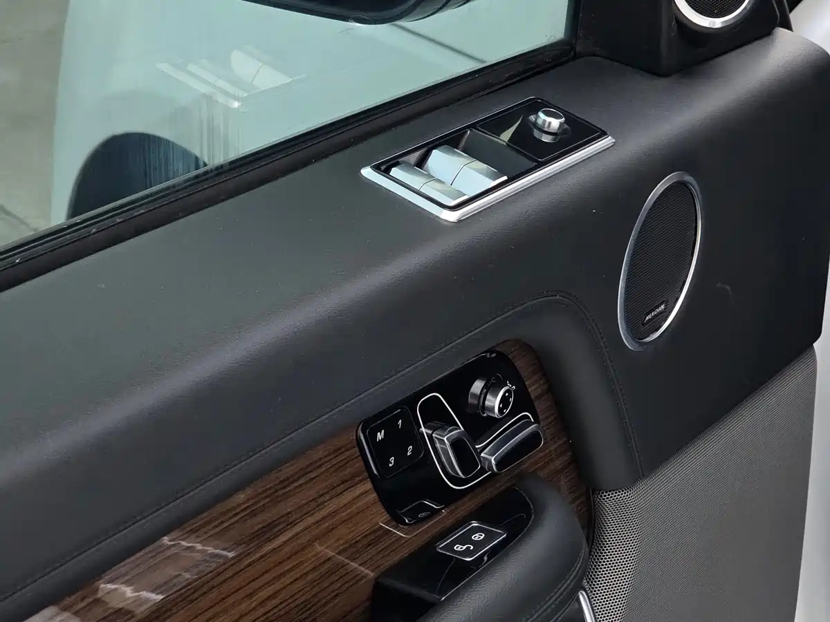 Land Rover Range Rover 2019 3.0 SC V6 Golden Age Edition фото 11