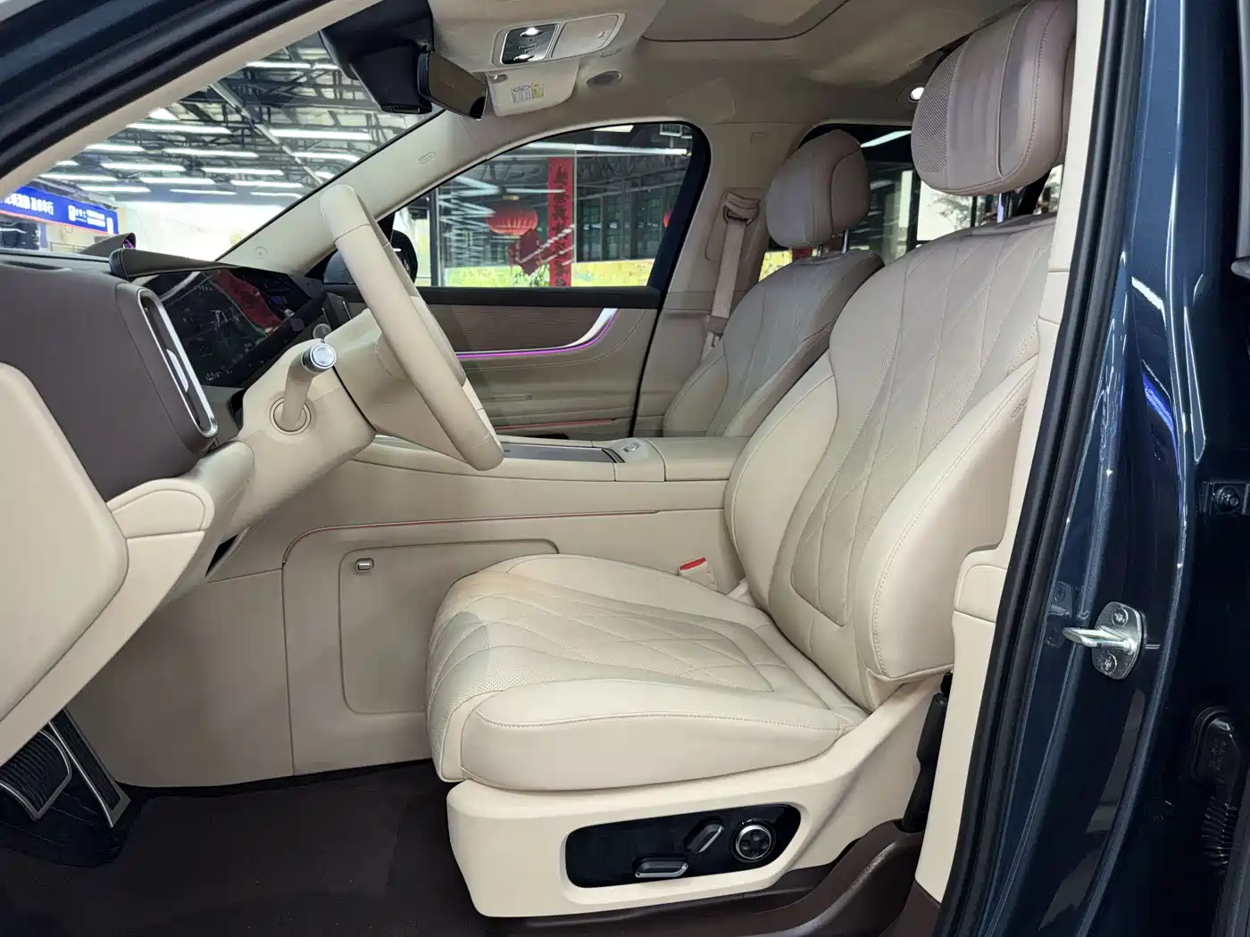 AITO Wenjie AITO M9 2024 Range Extender Max Edition 42kWh 6-seater фото 8