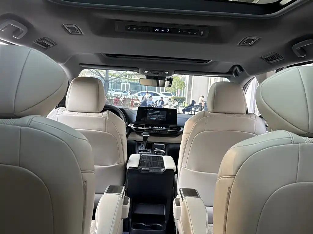 Toyota Granvia 2024 2.5L Hybrid Supreme ULTRA фото 25