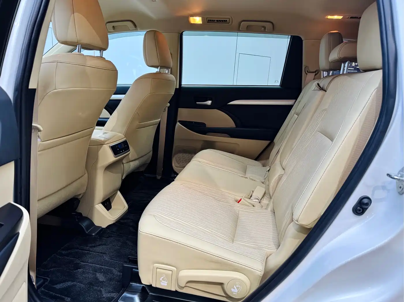 TOYOTA HIGHLANDER