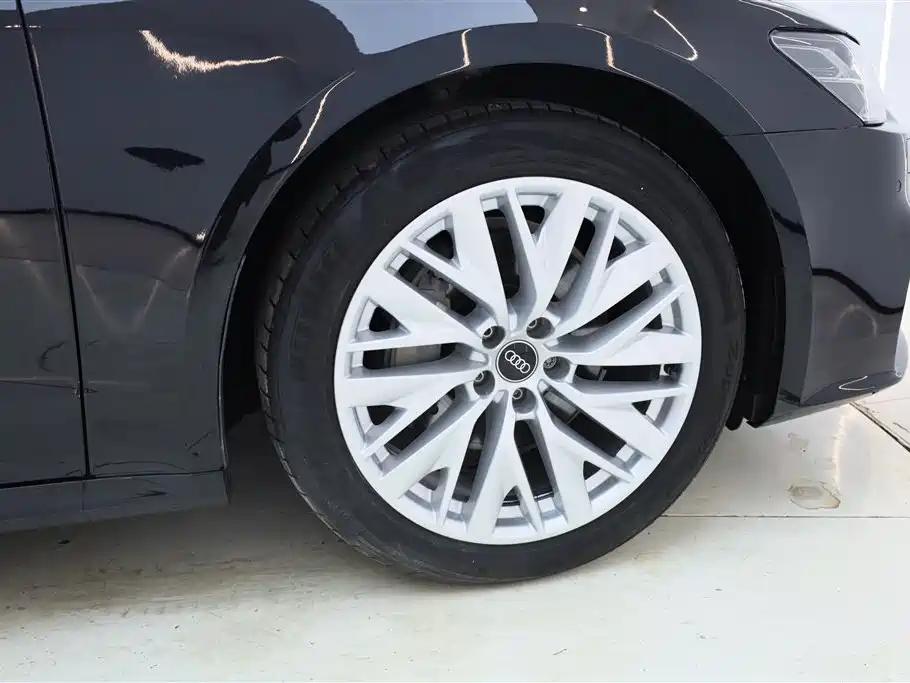 Audi A7L 2024 45TFSI S-line Dream Edition Crystal Package фото 10