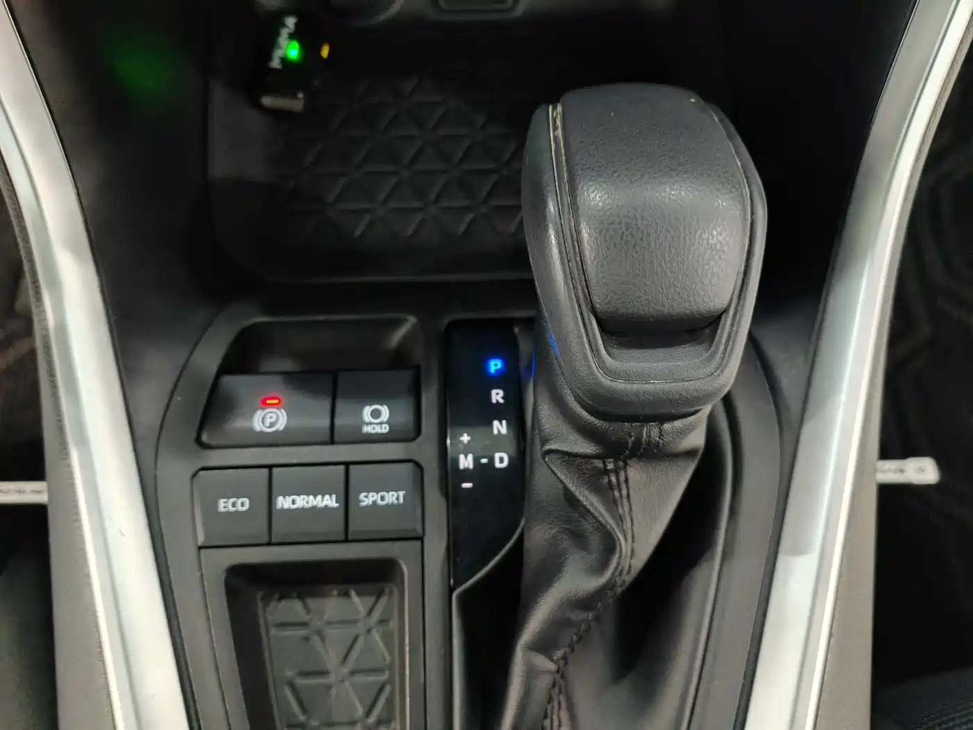 Toyota RAV4 Rongfang 2024 2.0L CVT FWD Urban Edition фото 12
