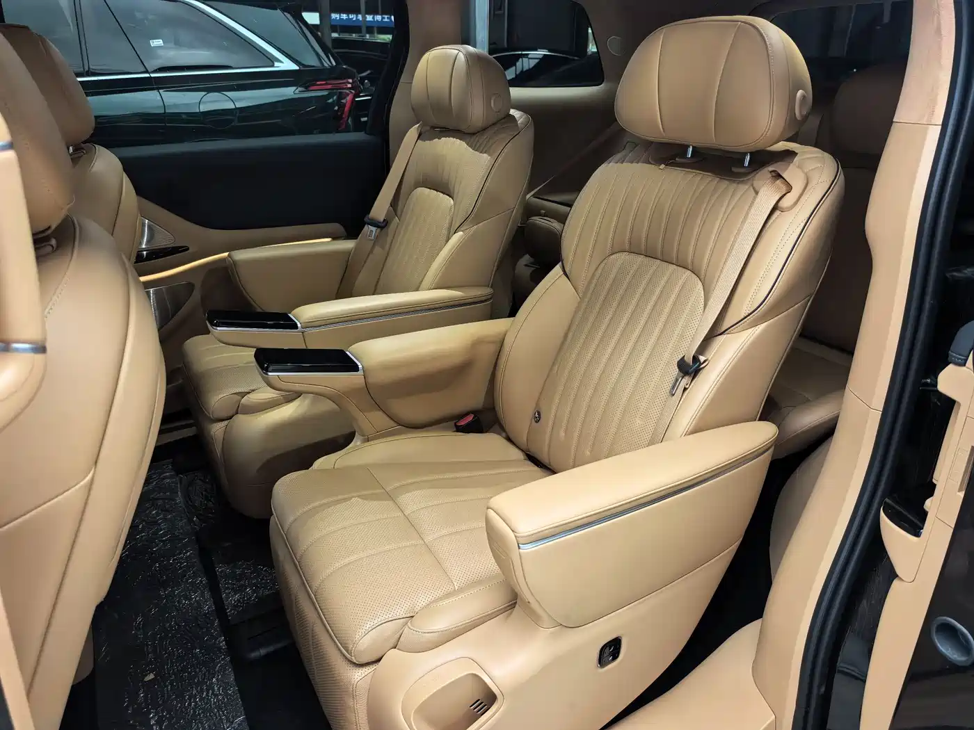 Voyah Auto Voyah Dreamer 2025 PHEV AWD Flagship Kunpeng Edition фото 11