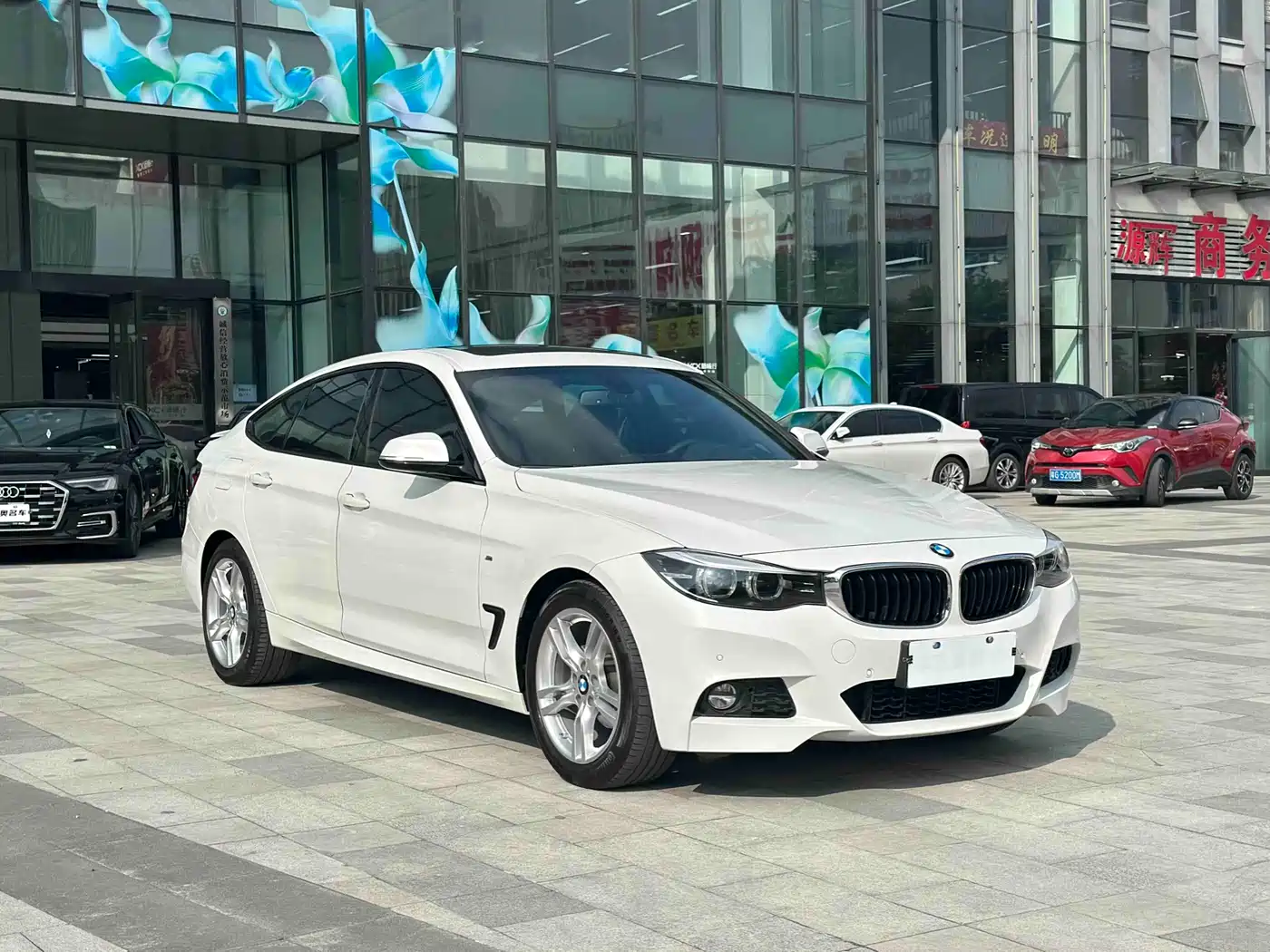 BMW 3 Series GT 2019 320i M Sport Package фото 3