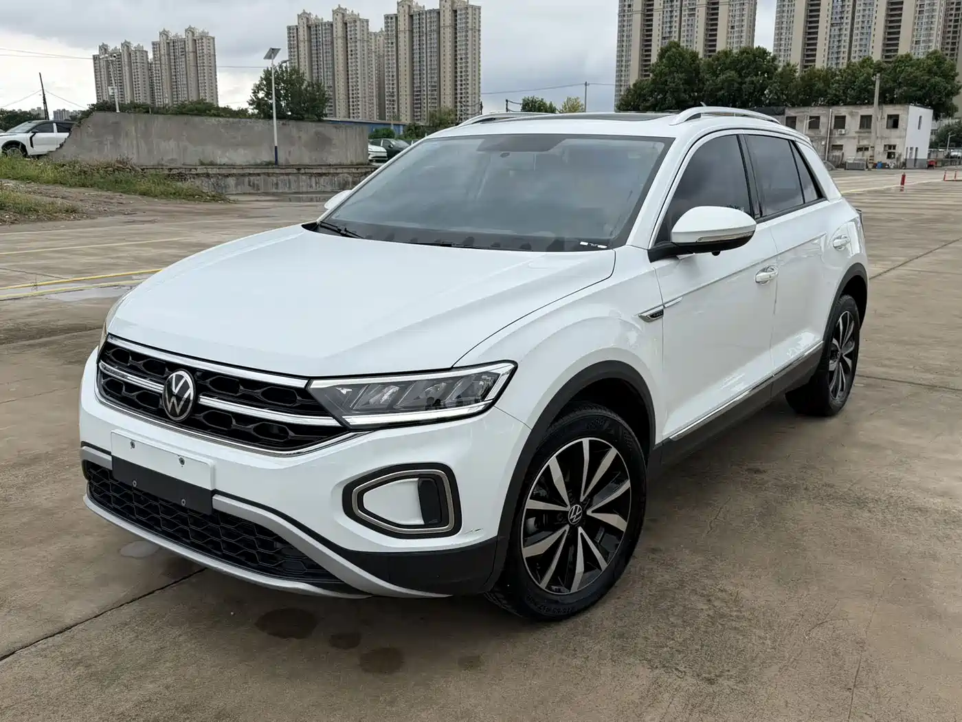Фото 1 - Volkswagen T-ROC
