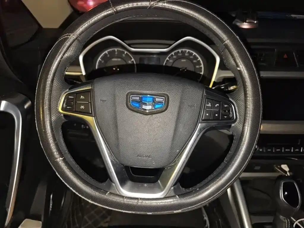 Фото 3 - Geely Vision X3