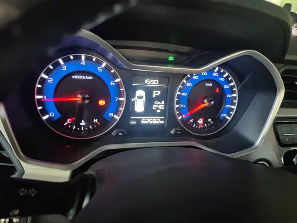 Фото 5 - Geely Vision X3
