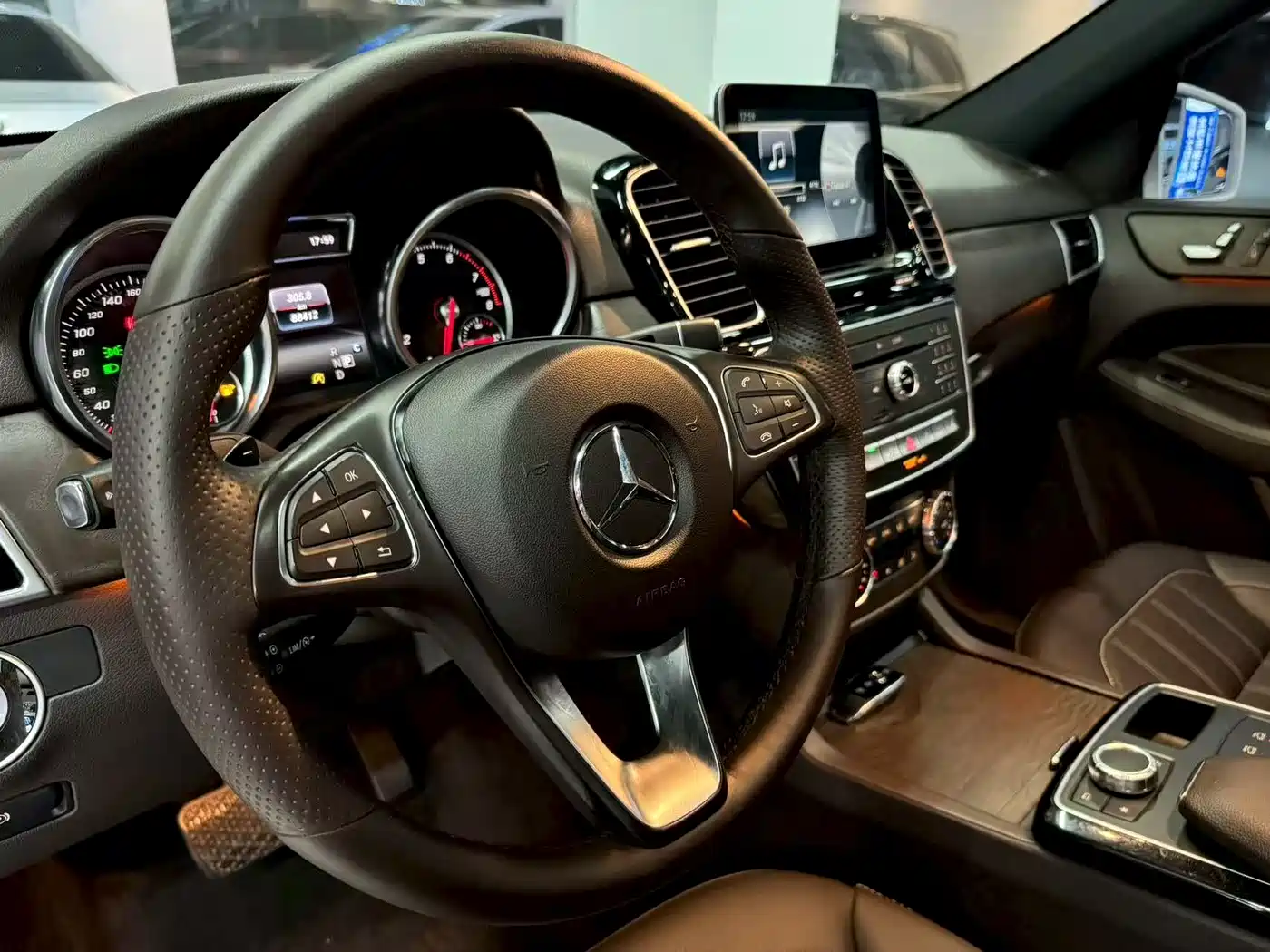 Mercedes-Benz GLE 2016 GLE 320 4MATIC Luxury фото 7