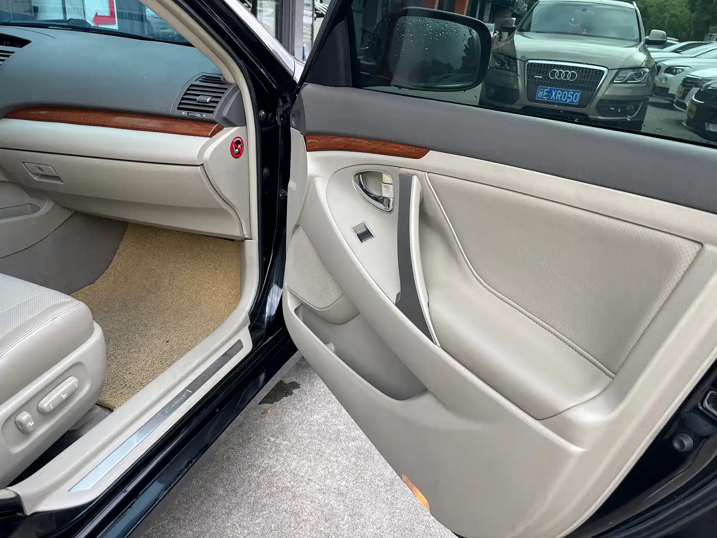 Toyota Camry 2013 200G Classic Luxury Edition фото 12