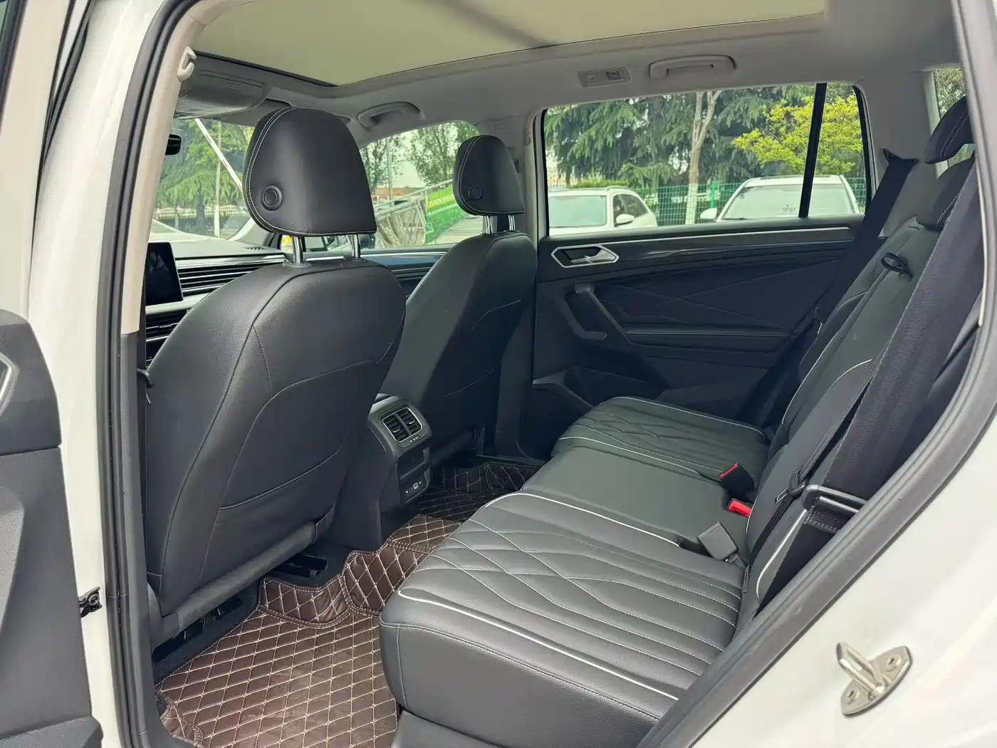 Volkswagen Tiguan L 2024 Outstanding 330TSI Auto 2WD R-Line Dragon Glory Edition фото 14