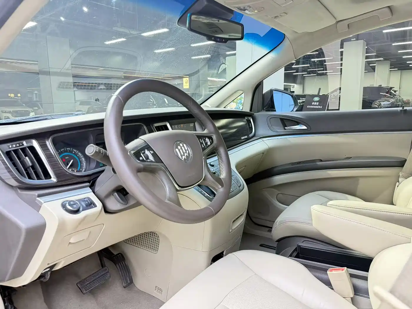 Buick GL8 2011 2011 3.0L XT Luxury Business Flagship