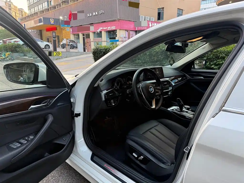 BMW 5 Series 2019 525Li M Sport Package фото 4