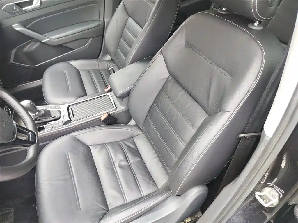 Volkswagen Passat 2016 330TSI DSG Executive Edition фото 11