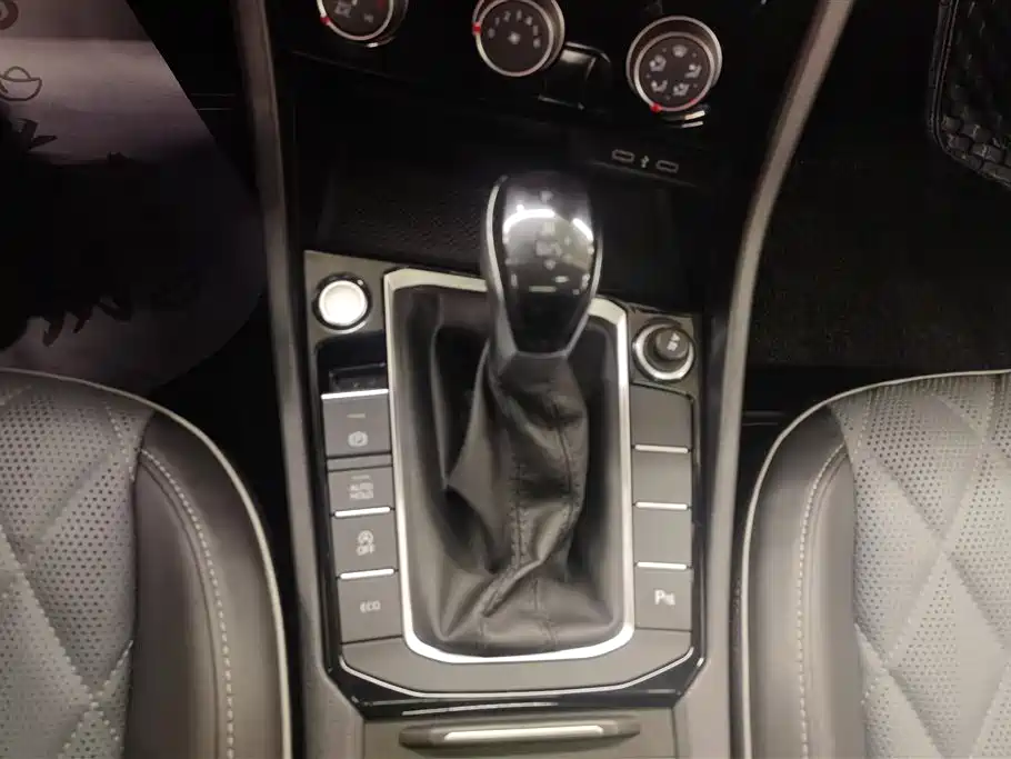 Volkswagen Sagitar 2023 300TSI DSG Surpassing Edition фото 16