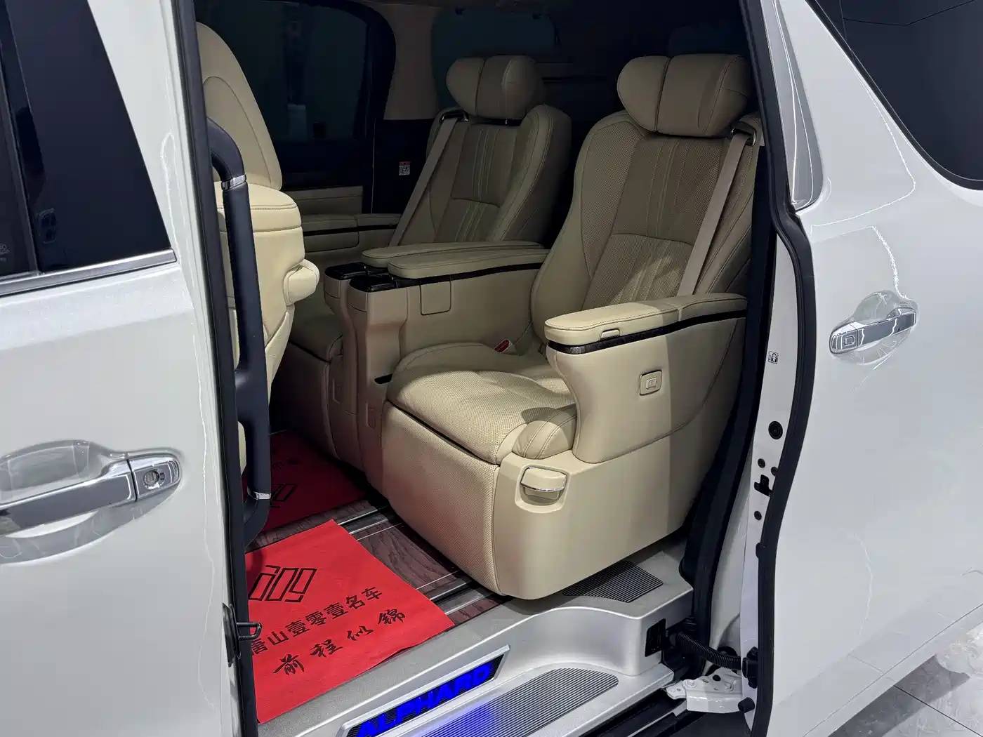 Toyota Alphard 2021 Hybrid 2.5L Premium фото 20