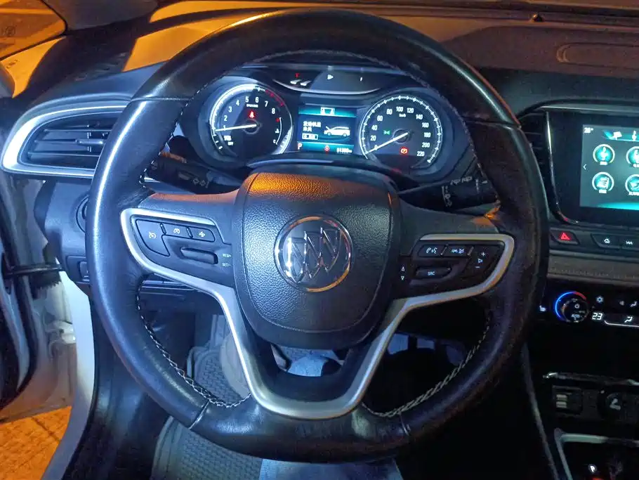 Buick GL6 2018 18T 6-Seater Luxury фото 15