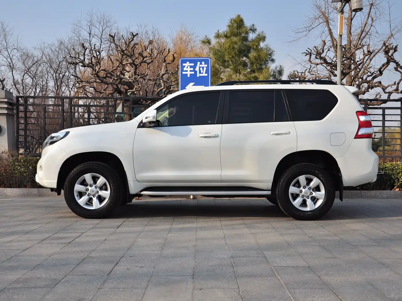 Toyota Prado 2016 3.5L Auto TX-L фото 3
