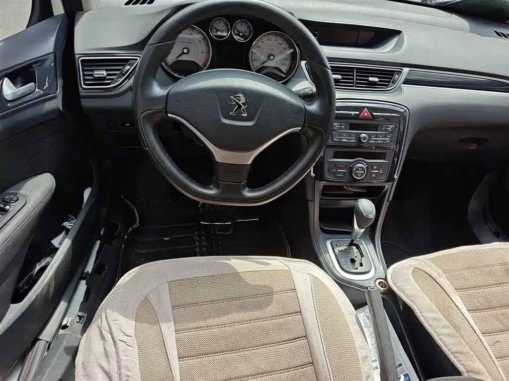 Peugeot 308 2014 Model Joy Edition Classic 1.6L Automatic Superior Style фото 3