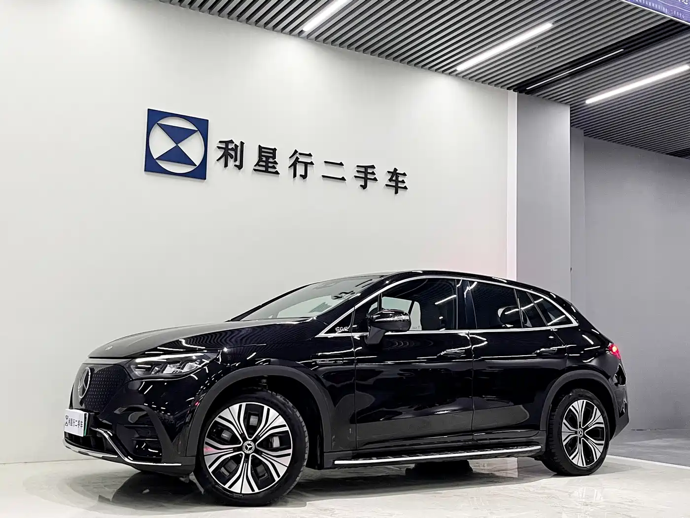 MERCEDES-BENZ EQE SUV