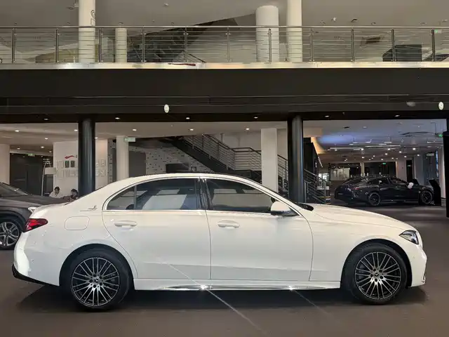 Mercedes-Benz C-Class 2025 C 260 L Sport Edition — фото 3