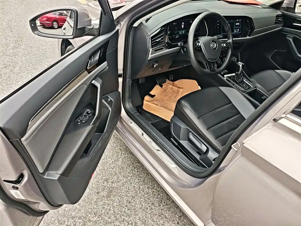 Volkswagen Sagitar 2021 280TSI DSG 30th Anniversary Edition фото 16