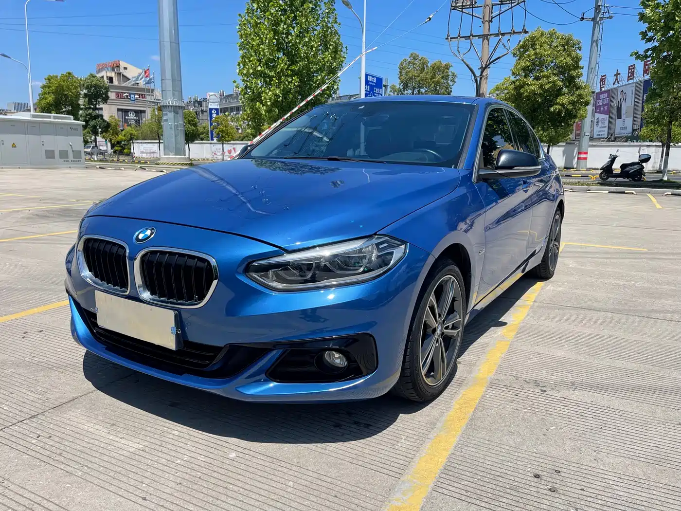 BMW 1 Series 2018 118i Sport Edition фото 3