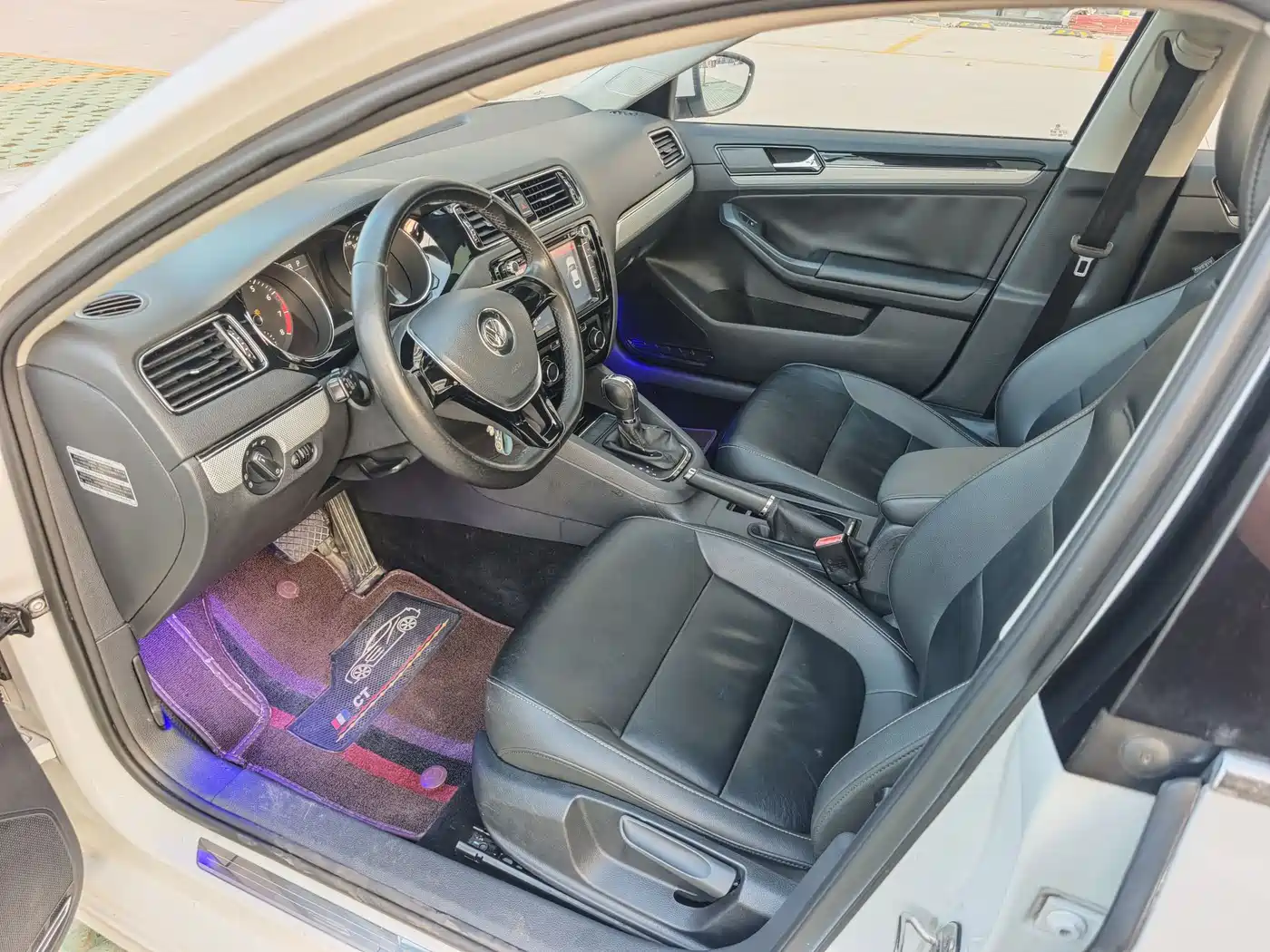 Volkswagen Sagitar 2015 230TSI Automatic Comfort фото 10