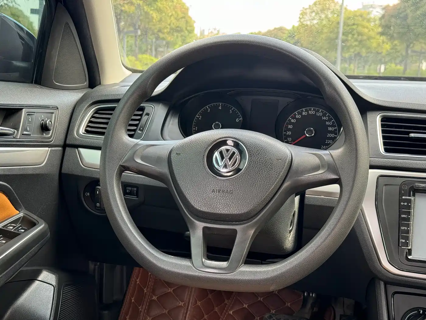 Volkswagen Lavida Tour 2015 1.6L Automatic Trend Edition фото 11