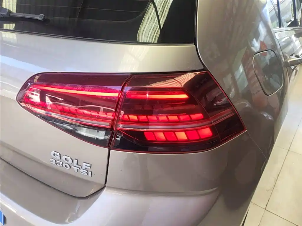 Volkswagen Golf 2018 230TSI Automatic Luxury фото 8
