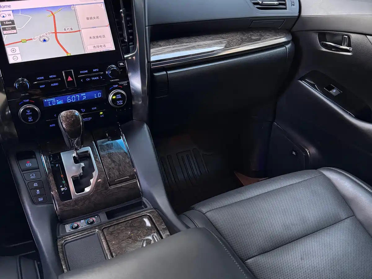 Toyota Vellfire 2020 Twin Engine 2.5L HV Premium Edition фото 12
