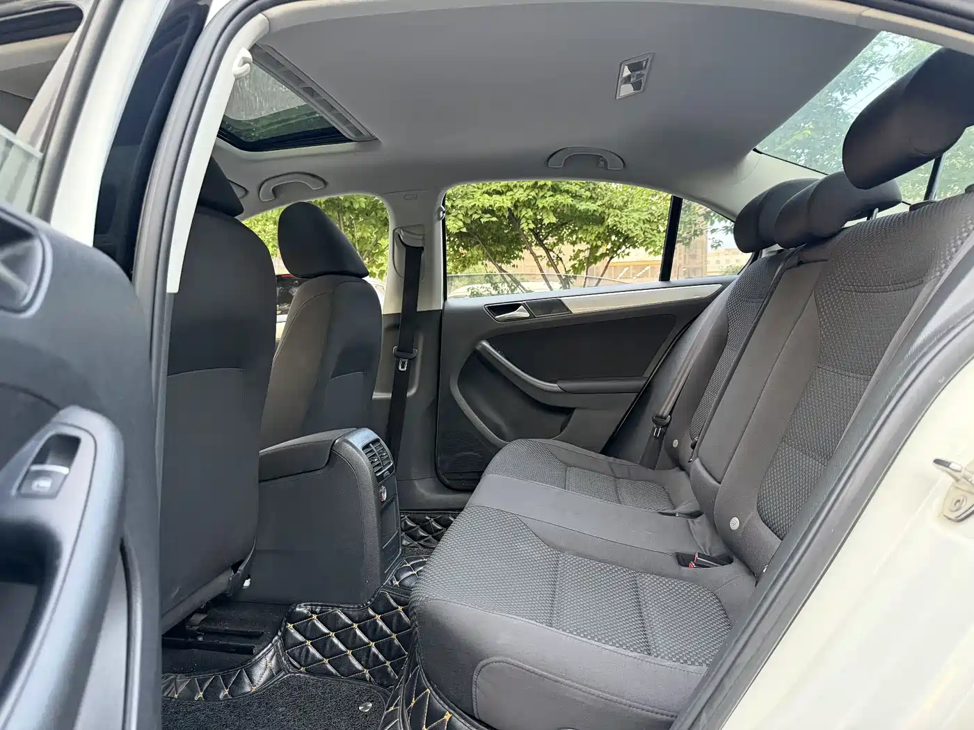 Volkswagen Sagitar 2014 Facelift 1.6L Automatic Comfort фото 9