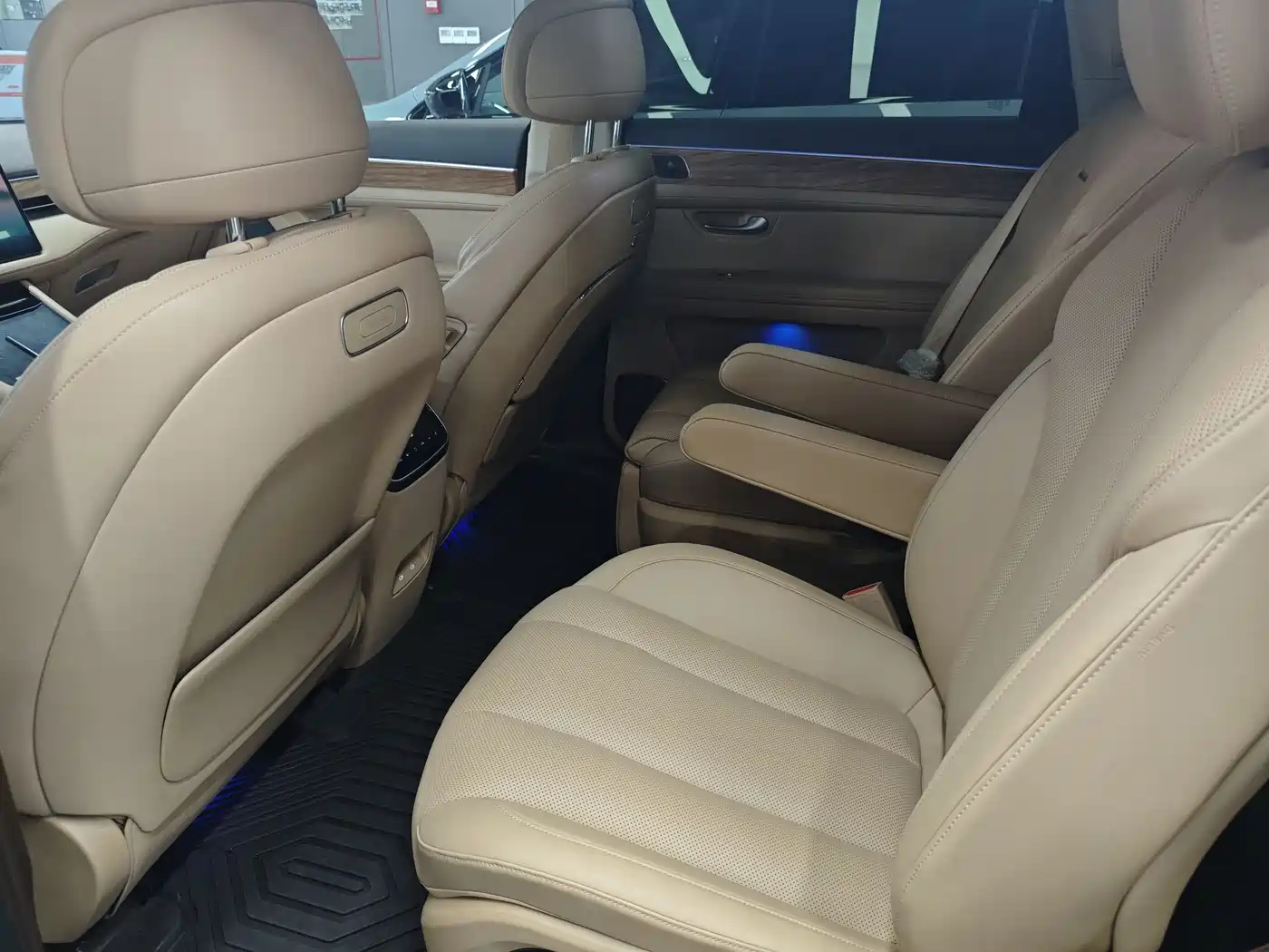 AITO Wenjie AITO M7 2024 1.5T Smart AWD Max Edition 5-Seater фото 16