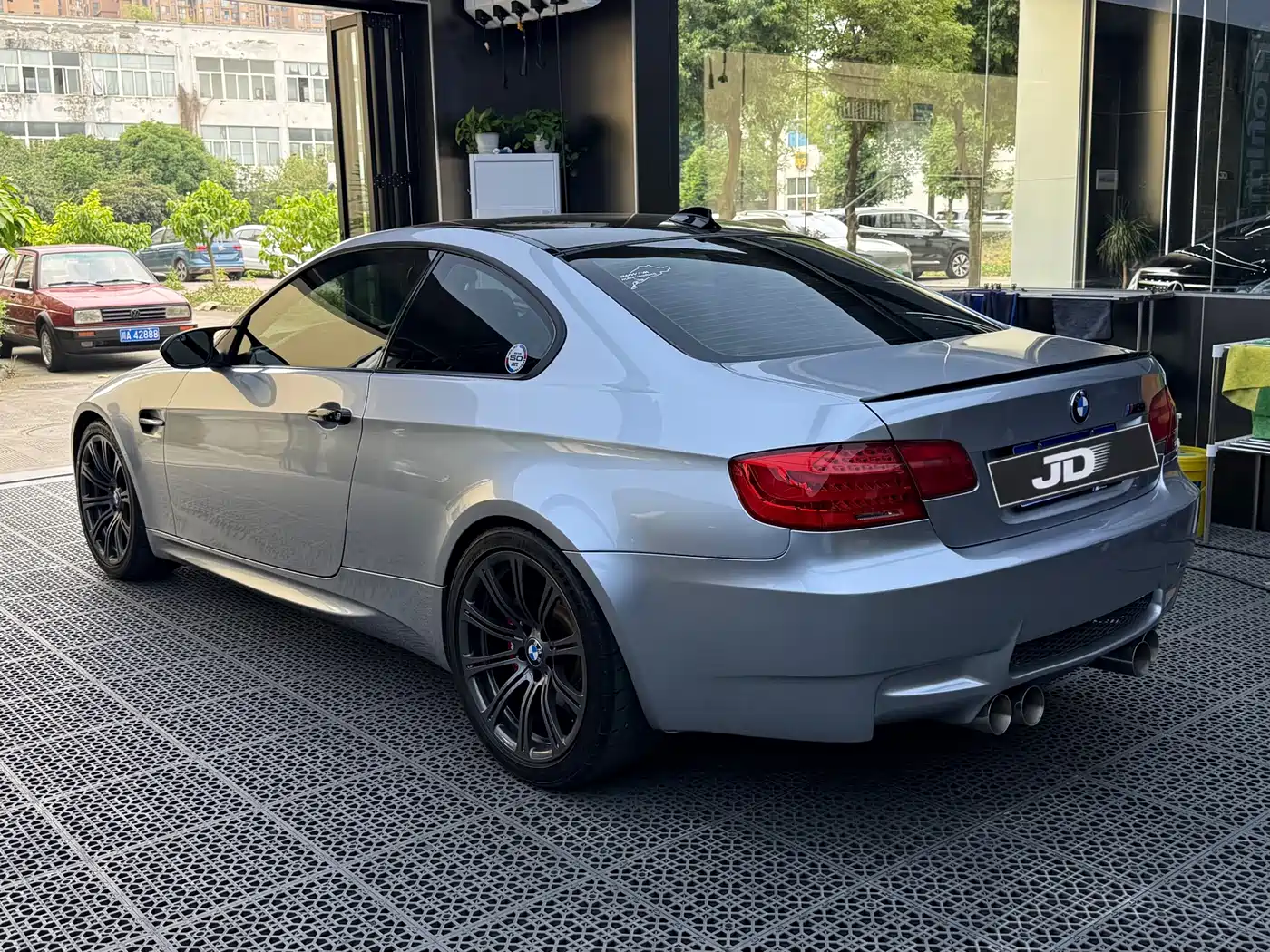 BMW M3 2011 M3 Coupe Carbon Fiber Roof Edition фото 4