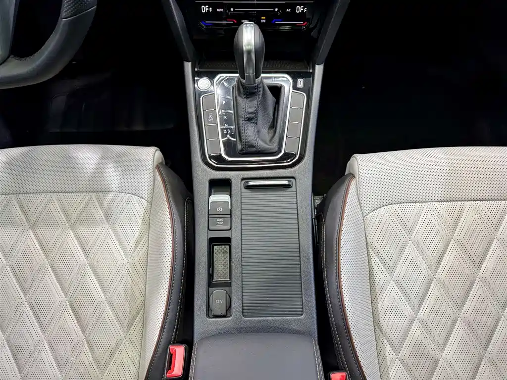 Volkswagen Magotan 2025 Popular Edition 330TSI DSG Luxury фото 21