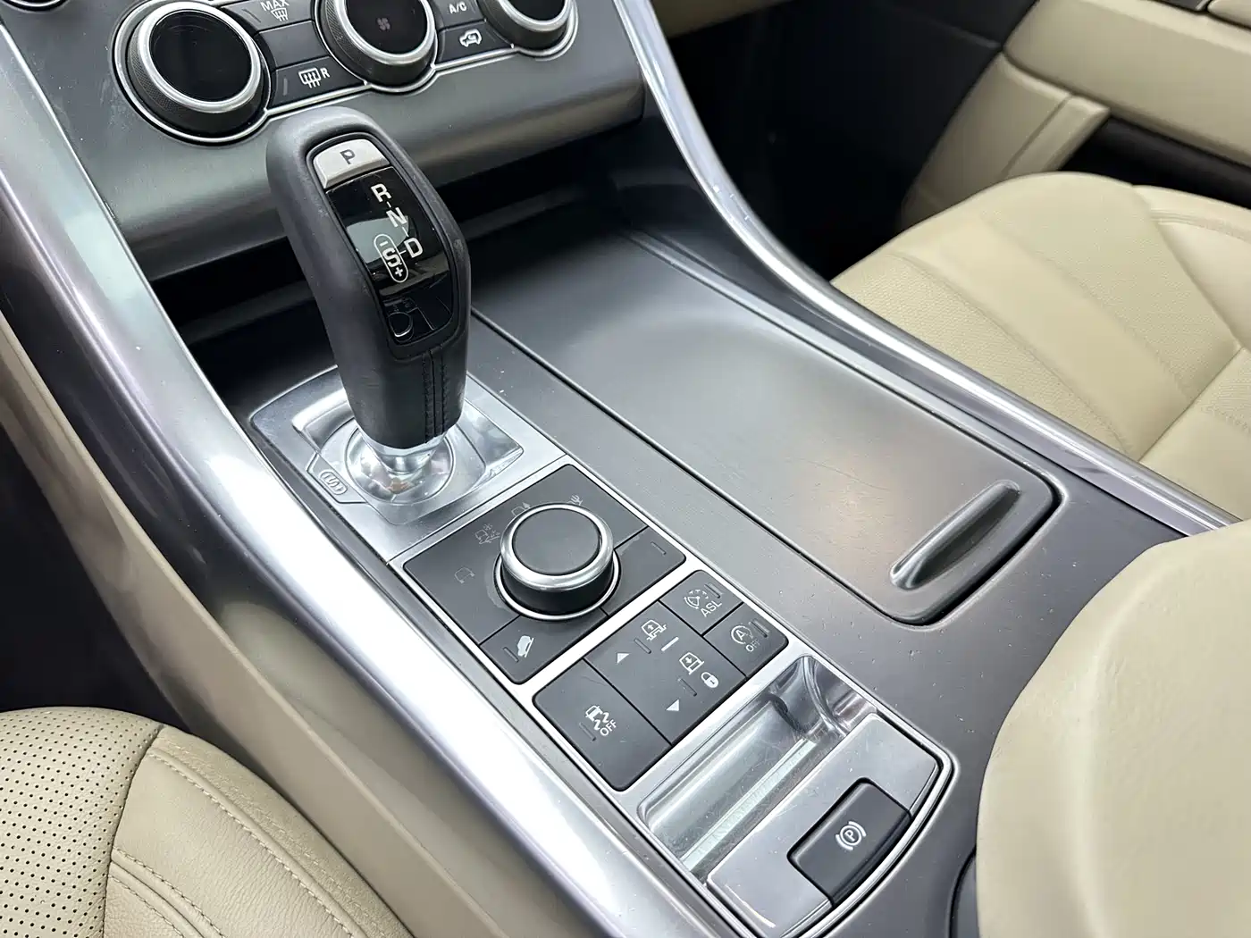 Land Rover Range Rover Sport 2016 Model 3.0 SC V6 SE фото 8