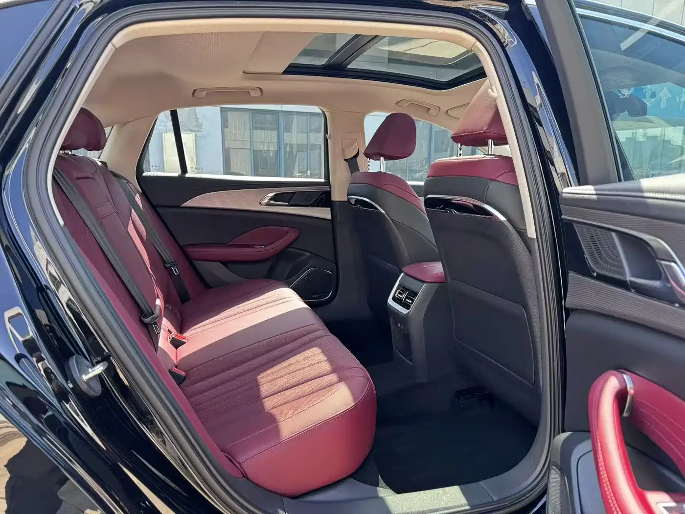 Hongqi H5 2024 1.5T DCT Smart Connect Flag Rhythm Edition фото 3