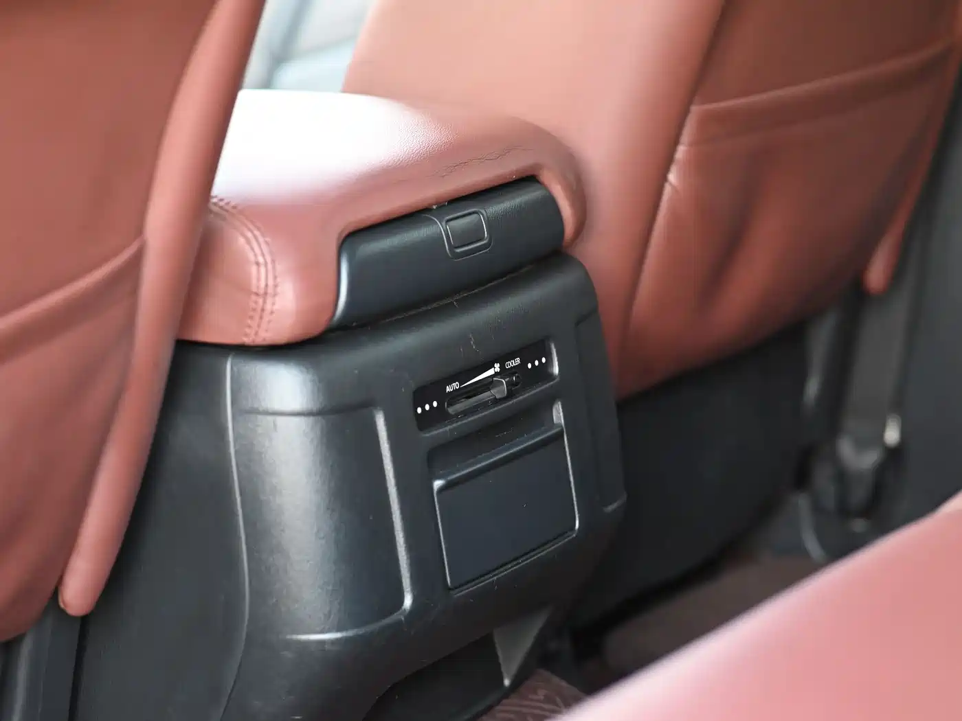 Nissan Patrol 2018 4.0L Leadership фото 14