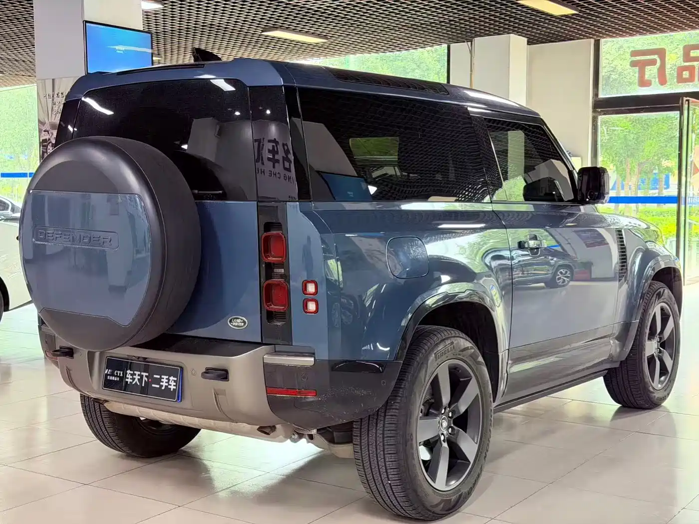 Photo 7 - Land Rover Defender
