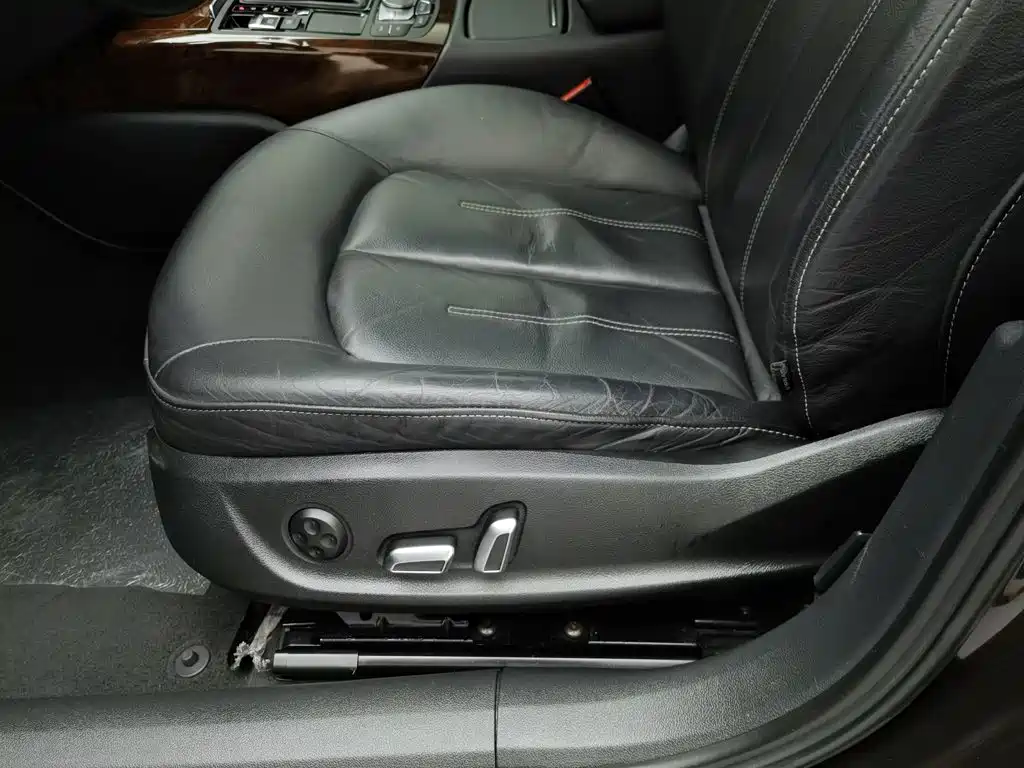 Фото 20 - Audi A6L