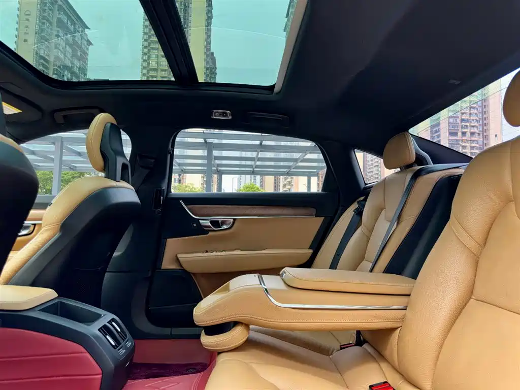 Фото 16 - Volvo S90