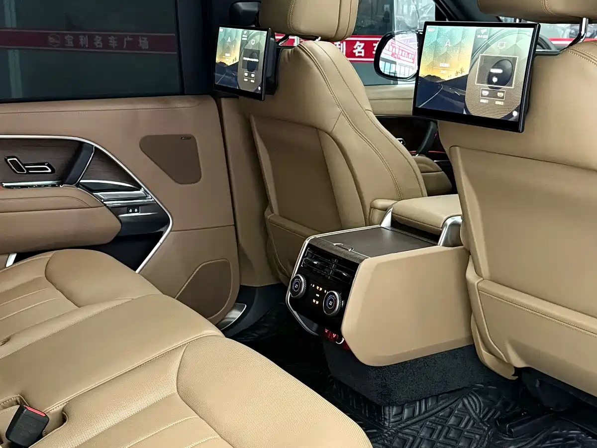 Land Rover Range Rover 2023 Facelift 3.0 L6 400PS Prosperity Extended Version фото 9