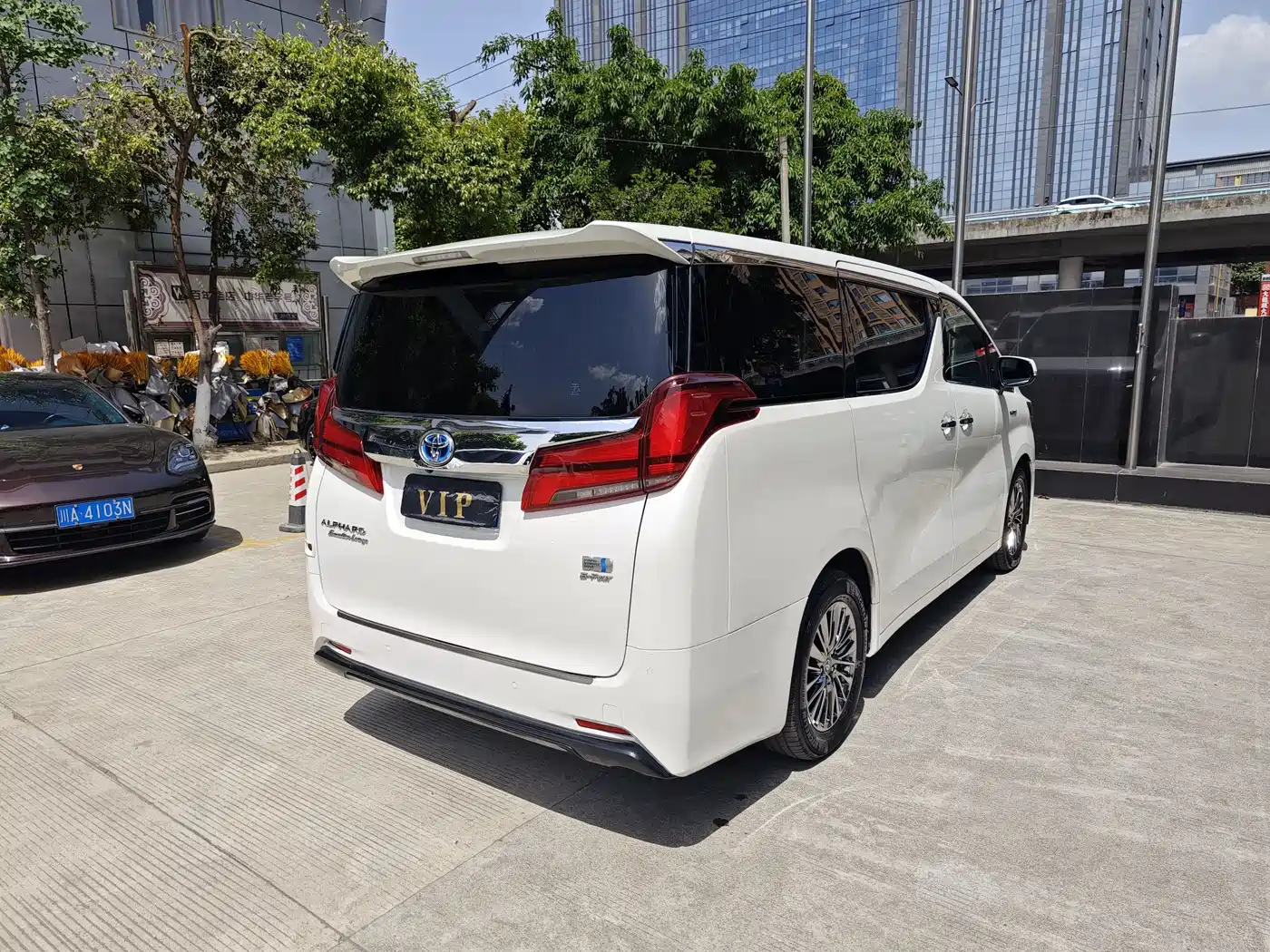 Toyota Alphard 2020 Hybrid 2.5L Premium Edition фото 40