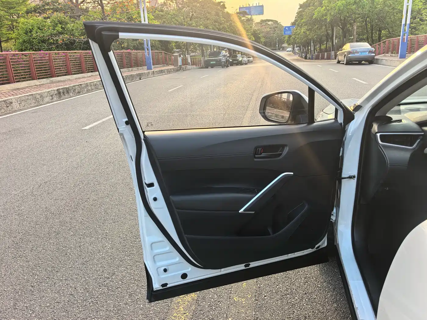 Toyota Frontlander 2024 2.0L CVT Elite Edition фото 4