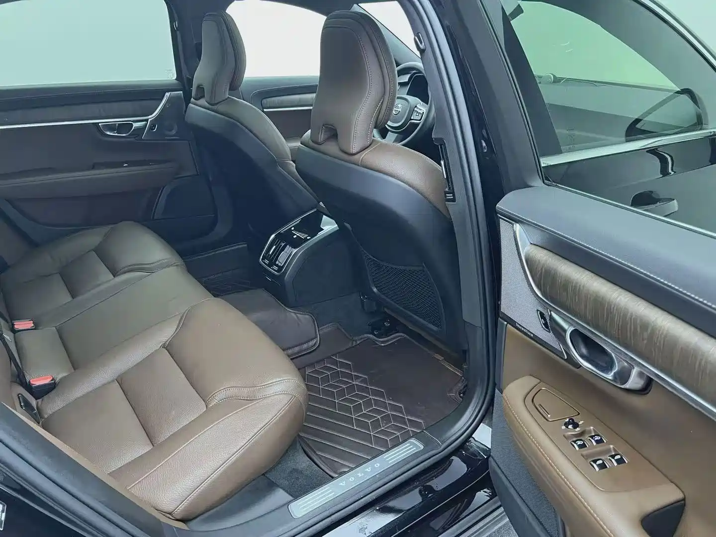 Photo 9 - Volvo S90