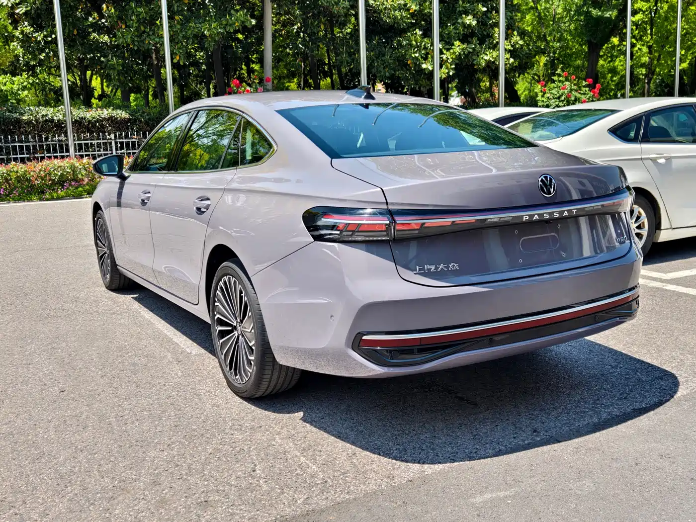 Volkswagen Passat 2025 Pro 380TSI Dragon Prestige Edition фото 11