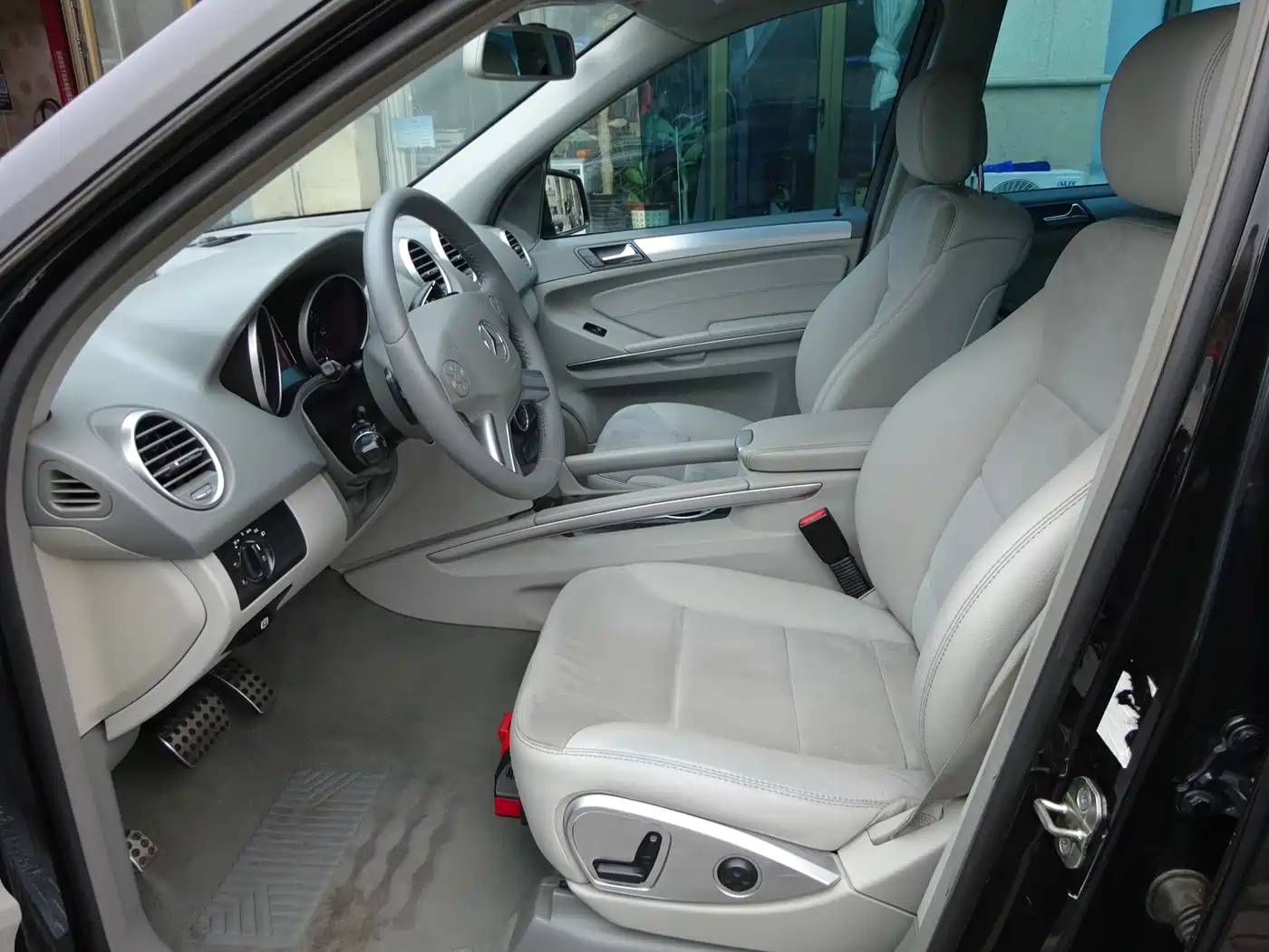 Mercedes-Benz M-Class 2010 ML 300 4MATIC фото 8
