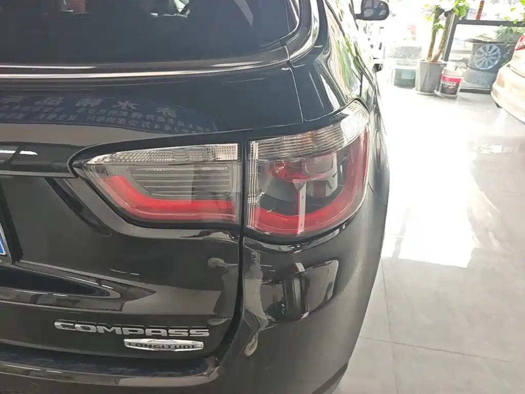 Фото 24 - Jeep Compass