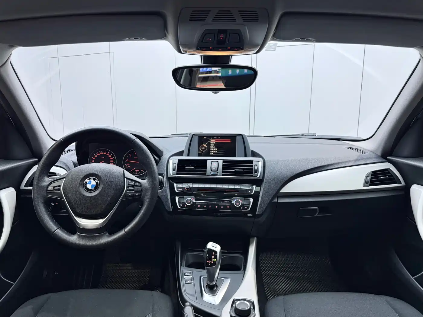 BMW 1 Series (Import) 2015 120i Leading фото 19