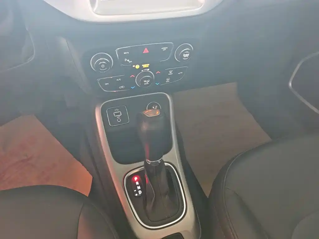 Фото 10 - Jeep Compass